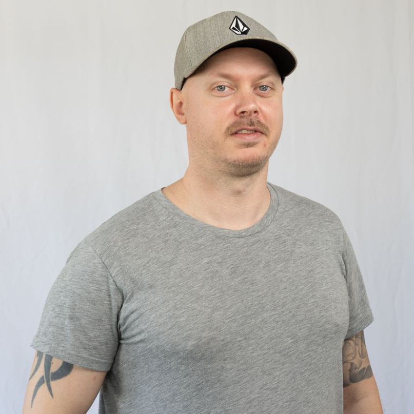 Porträtt av Mikael Levin, ansvarig för tillverkning och produktion på Reklambutiken.